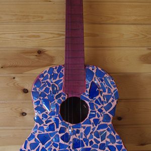 Guitarra azul trencadís - Marta Soriano | EcoArt